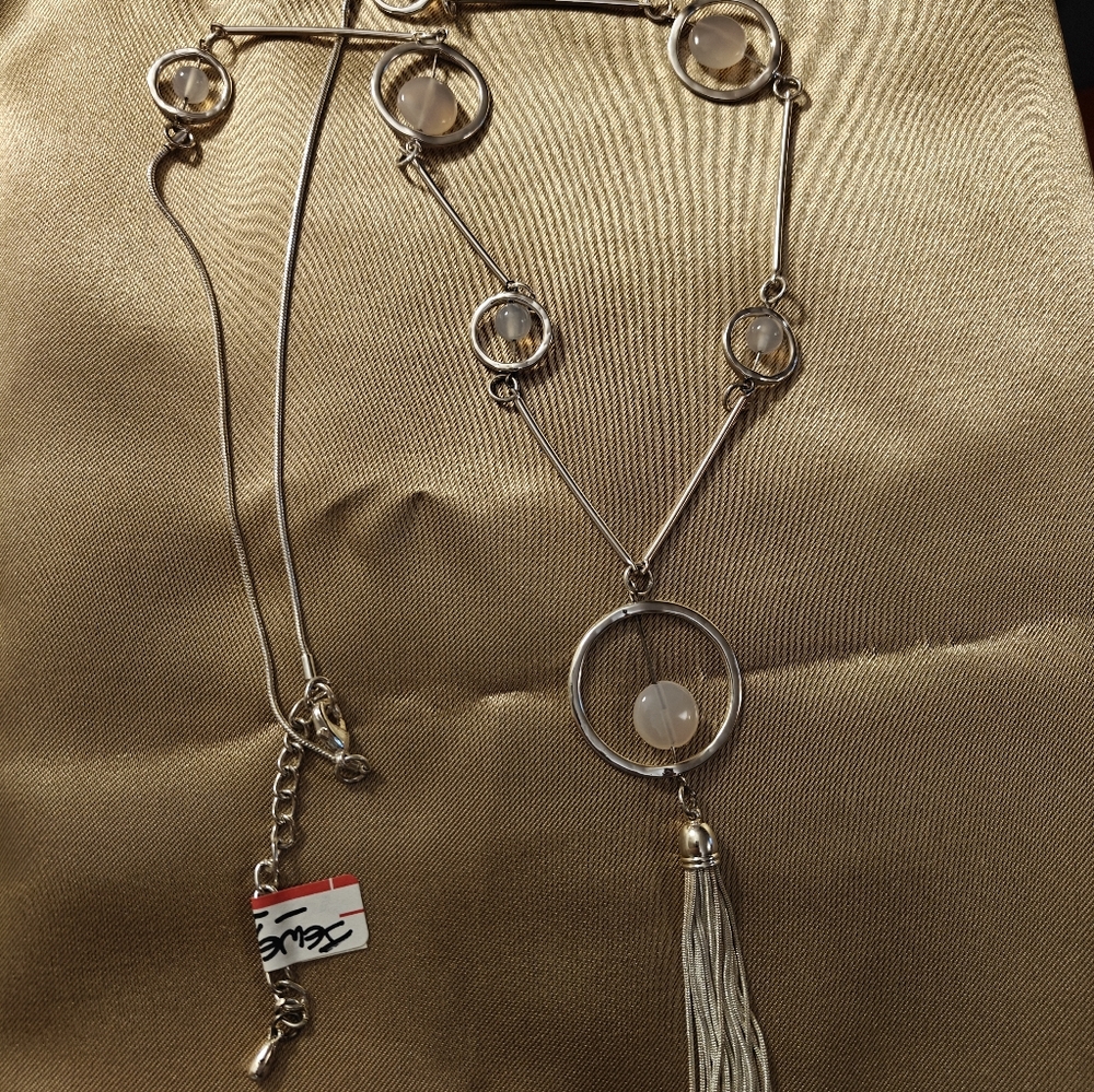 Chic Silver Necklace with Tassel Accents